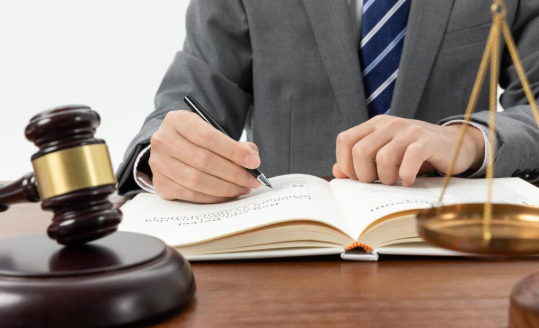 Mastering the Legal Maze: Essential Strategies for Managing Complex Legal Cases
